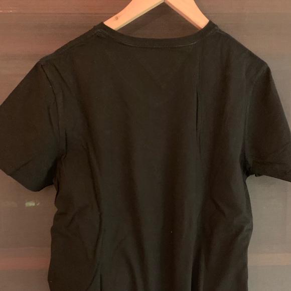 Tommy Hilfiger Men’s Black Logo Tee. Size Medium. - Picture 3 of 3